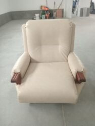 Ugaone garniture: Garnitura od eko koze u krem boji,u super stanju,jedina mana su na lalafo.rs — 5 Ugaone garniture: Garnitura od eko koze u krem boji,u super stanju,jedina mana su — 5