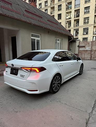 каробка вариатор: Toyota Corolla: 2022 г., 1.8 л, Вариатор, Гибрид, Седан — 6