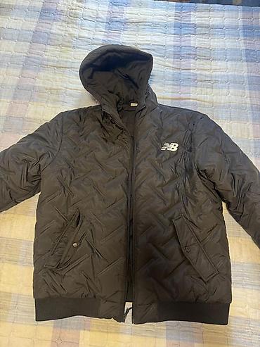 пух: Утеплённая куртка New Balance с капюшоном - Цвет: чёрный - Лёгкий — 1