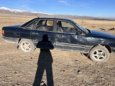 Audi: Audi 100: 1986 г., Седан — 4