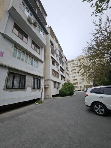 lokbatanda satilan bina evleri 2022: 8-ci mikrorayon, 3 otaqlı, Yeni tikili, m. Azadlıq Prospekti, 87 kv. m
