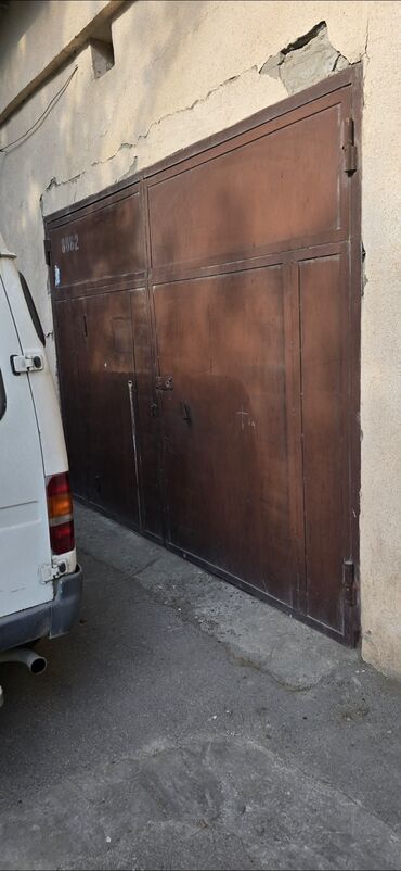 kreditle darvaza: Darvazalar, Ünvandan götürmə