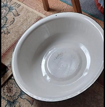 Emallı böyük leğən - Material: qalın metal, ağ emal örtüklü - Forma