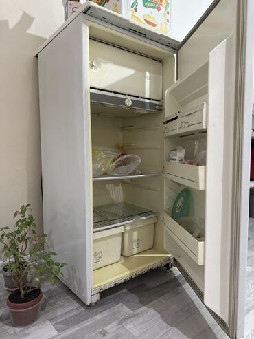 холодилник витрина: Муздаткыч Biryusa, Колдонулган, Эки камералуу, 60 * 120 * 60