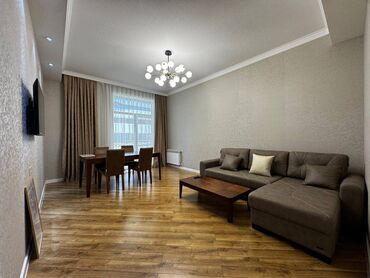 Uzunmüddətli kirayə mənzillər: Ağ şəhərdə 2 otaqlı əla təmirli mənzil kirayə verilir. Mənzil tam — 23