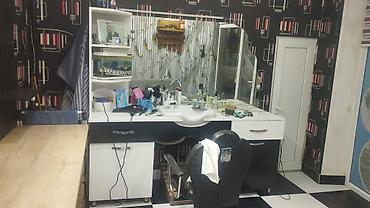 Salon, tibbi mebel: Berber salon mebeli guzgulu ve moykali hamsi birlikde yaxsi — 1