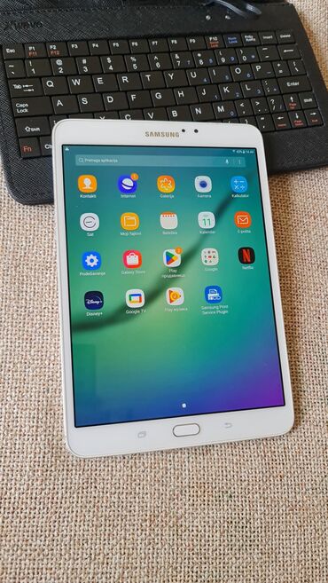 Tableti: Samsung Galaxy Tab A – 8.0 inča, beli + futrola sa tastaturomI jos — 2