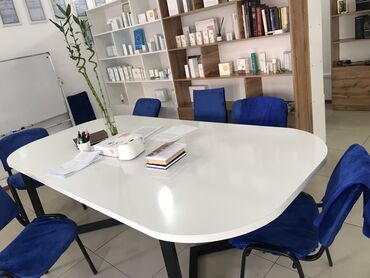 стол для чаепитие: Комплект офисной мебели, Стол, цвет - Белый, Новый