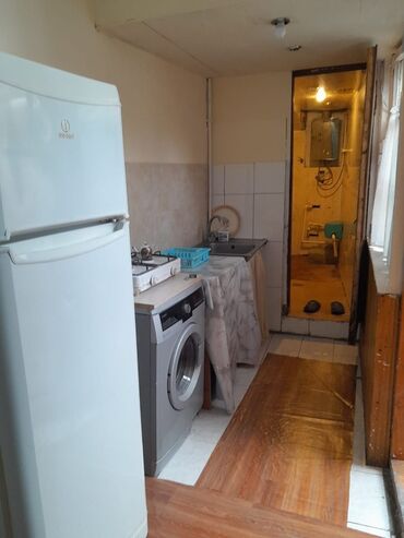 квартира в баку аренда: 2 otaqlı kiçik mənzil/studiya tipli ev. - Açıq mətbəx-li qonaq otağı