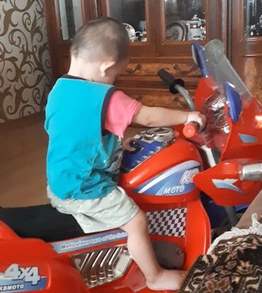 мотоцикл для детей: Uşaq üçün elektrikli üçtəkərli motosiklet - Rəng: qırmızı-mavi -