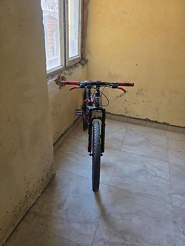 yesebet: BMX GTM tipli dağ velosipedi. Qara-qırmızı rəng kombinasiyasında — 6