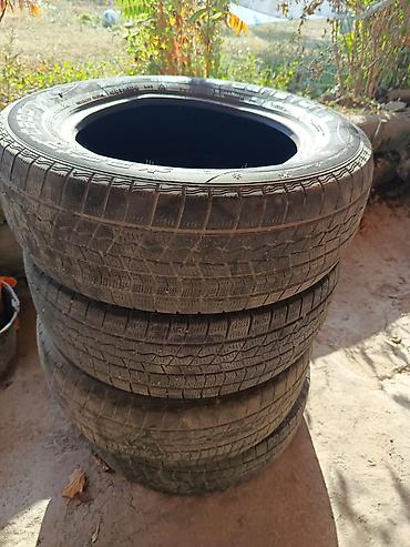 Продам зимние шины 195/65 R15 Всего 4 штуки. Две шины в нормальном