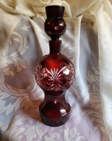 Čaše: Flasa kristal,rubin boje za zestoko pice. 60,70te. Flasa — 4