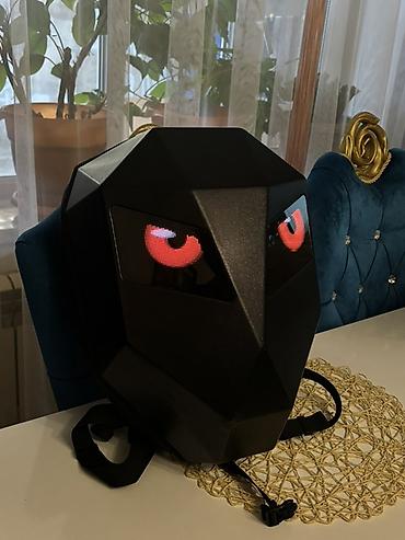 Туристические рюкзаки: LED ekranlı sərt qabıqlı “robot üzü” bel çantası - Ön hissədə iki — 1