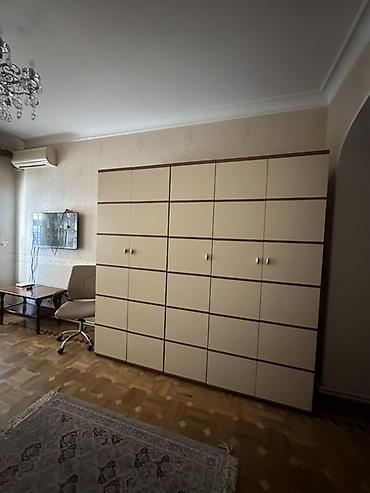 tut: Geniş tutuma malik çoxbölməli qarderob/dolab - Rəng: açıq bej, üfüqi — 1