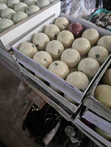 Бильярдные столы: Продаются шары для русского бильярда 68 мм. 30 комплектов. отдам по