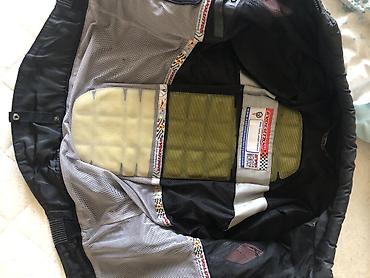 Moto geyim: Moto godekcedı qıw ucun cox qeweydı cıyınlerde dırseyde ve belde — 1