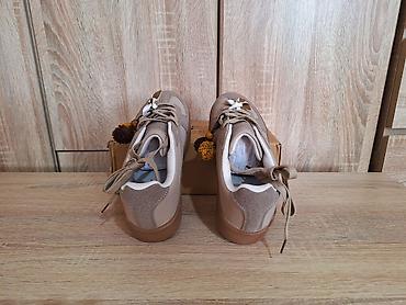 enzo i lorenzo koferi: Nove ženske bež krem patike s priveskom 38 djon 5 cm ug 24 cm Nove — 4