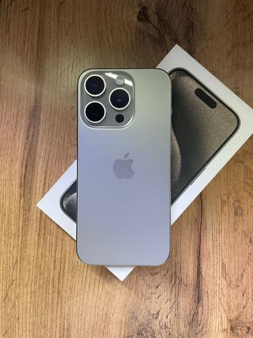 Apple iPhone: IPhone 15 Pro, Новый, 256 ГБ, Natural Titanium, Наушники, Зарядное устройство, Защитное стекло, 91 %