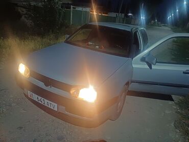 обогреватель на авто: Серебристый хэтчбек Volkswagen Golf III с четырьмя дверями, люком на