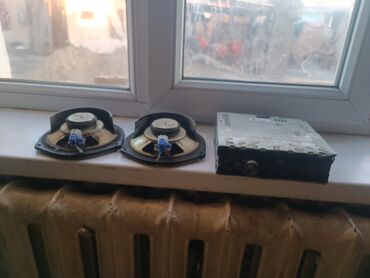 калонка машины: Автомобильный аудиокомплект Состав: - Автомагнитола JVC (1 DIN) с