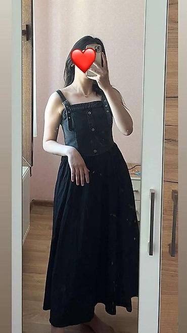 uzun bot: Qara rəngli uzun qadın donu. Model nazik çiyin qayışlıdır və ön — 1