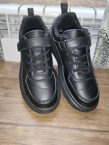 Qara rəngli uşaq/yeniyetmə krossovkaları 38-39 size materialı lalafo.az -da Qara rəngli uşaq/yeniyetmə krossovkaları 38-39 size materialı