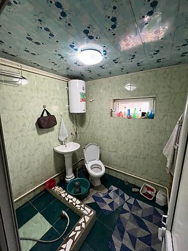 Продажа коттеджей и домов: 🏡 Продается уютный двухэтажный Дом в ж/м Ак-Тилек! 📐 Площадь дома — 12