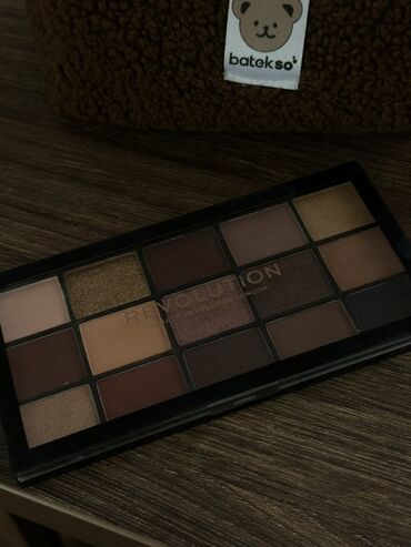 meqa maks qiymeti: Тени для век, Makeup Revolution