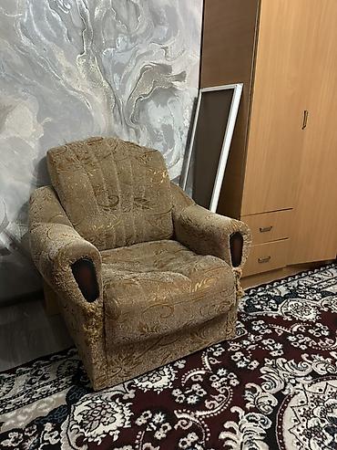 перетяжка кресла: Кресло мягкое, классической формы с широкими подлокотниками. Обивка — — 3