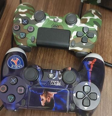 baku electronics playstation: Bu, iki nəzarətçi ilə birlikdə təqdim olunan Sony PlayStation 4 oyun