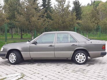 mercedes c 200 dizel: Mercedes-Benz 200: 2 l | 1990 il Sedan