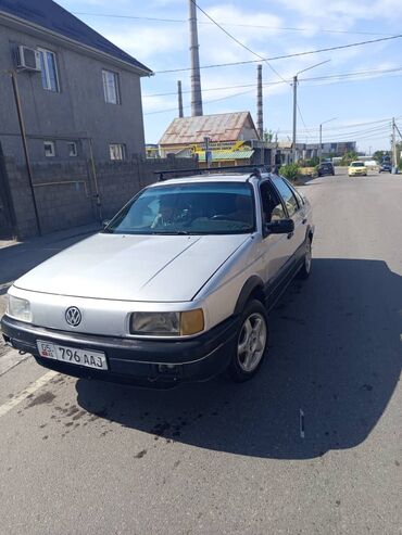 Volkswagen: Volkswagen Passat: 1989 г., 1.8 л, Механика, Бензин, Седан
