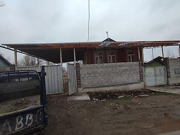 Продажа коттеджей и домов: Продаётся жилой дом г Кара-Балта с палтавка с большим двором и — 1