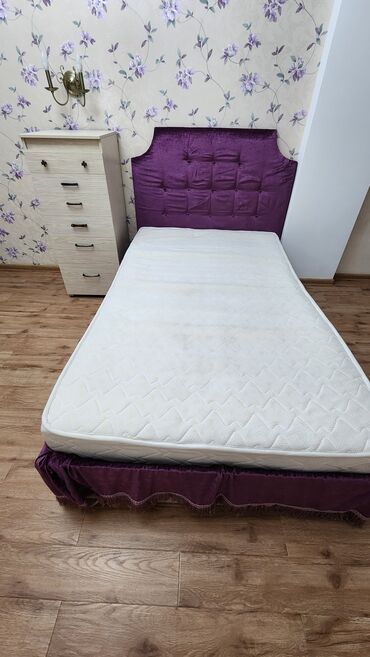 детские спальный: Полутораспальная кровать, Б/у, С матрасом, ЛДСП, длина - 200 см
