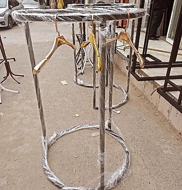divar rəf: Dəyirmi metal geyim asılqan stendi - Material: qalın divarlı metal — 1