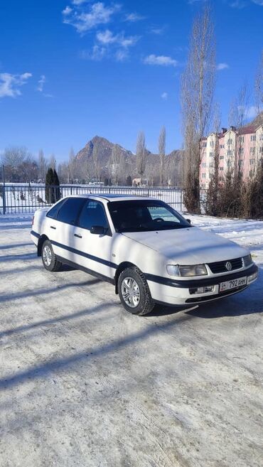 автомобиль пассат: Volkswagen Passat: 1994 г., 1.8 л, Механика, Бензин, Седан