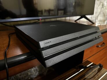 Mətbəx texnikası: Sony PlayStation 4 Pro (PS4 Pro) oyun konsolu Xüsusiyyətlər: - Model