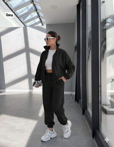 İdman geyimləri: Unvan Gəncə şəhəri. Qadınlar üçün kapüşonlu idman dəsti - 2 — 9