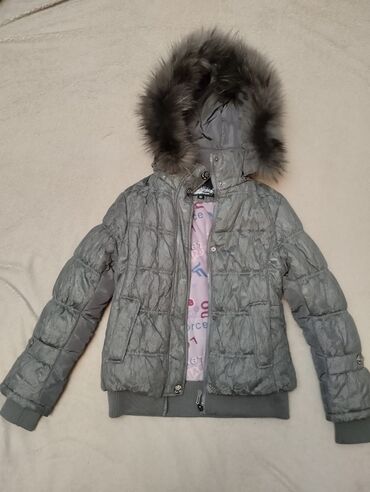 зимние батинки: Зимняя куртка 120-130 см 
цена 1500с
