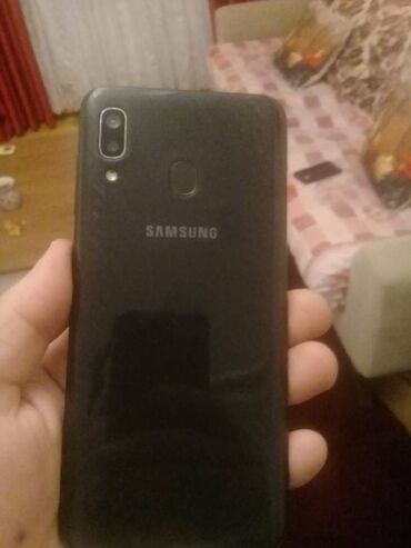 telefolar: Samsung A20, 32 GB, rəng - Qara, İki sim kartlı