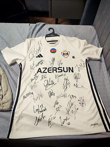 idman koyneyi: Məhsul: “Qarabağ FK” futbol köynəyi – imzalı kolleksiya nümunəsi — 2