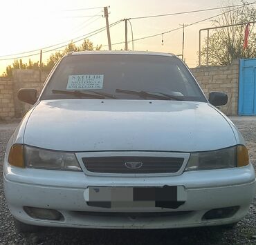 daewoo damas: Daewoo Nexia: 1.6 l | 1996 il Sedan