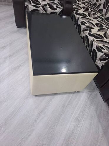 Divan və kreslo dəstləri: İşlənmiş, Divan, 2 kreslo, Divan, Jurnal masası, Bazalı, Açılan -da lalafo.az — 6 Divan və kreslo dəstləri: İşlənmiş, Divan, 2 kreslo, Divan, Jurnal masası, Bazalı, Açılan — 6