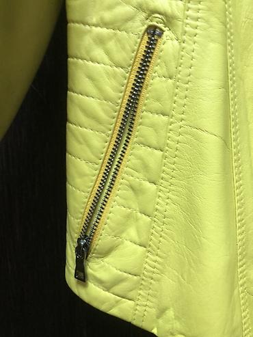 Сырт кийим: Яркая женская косуха из натуральной кожи лимонно‑жёлтого цвета с — 7