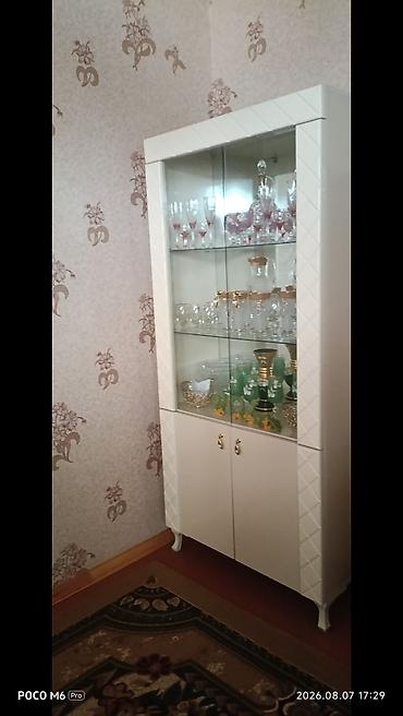 islenmis skaf: Şüşəli dolab vitrini, İşlənmiş — 4