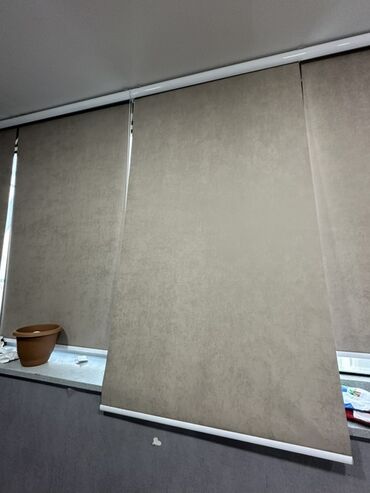 Ofis masaları: Muellim stolu - uzunlugu - 140 ve eni 70 Telebeler ucun stol - — 11