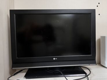телевизор 70 см диагональ: Телевизор LG с плоским экраном и черным корпусом. Модель оснащена
