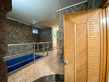 Долгосрочная аренда домов: 750 м², 15 комнат, Евроремонт, Забор, огорожен, Парковка — 13