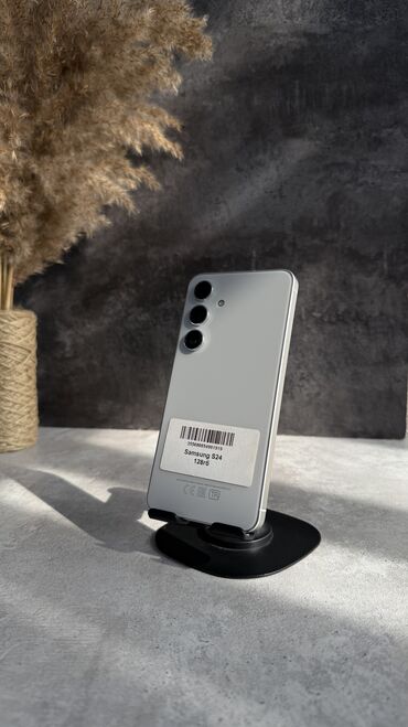 телефон ош бу: Samsung Galaxy S24, Б/у, 128 ГБ, цвет - Белый, 2 SIM, eSIM
